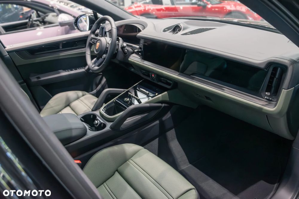 Porsche Cayenne E-Hybrid PHEV Black Edition - 18