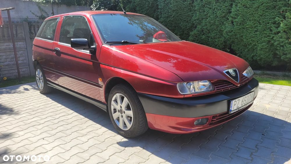Alfa Romeo 145 1.6 L - 1