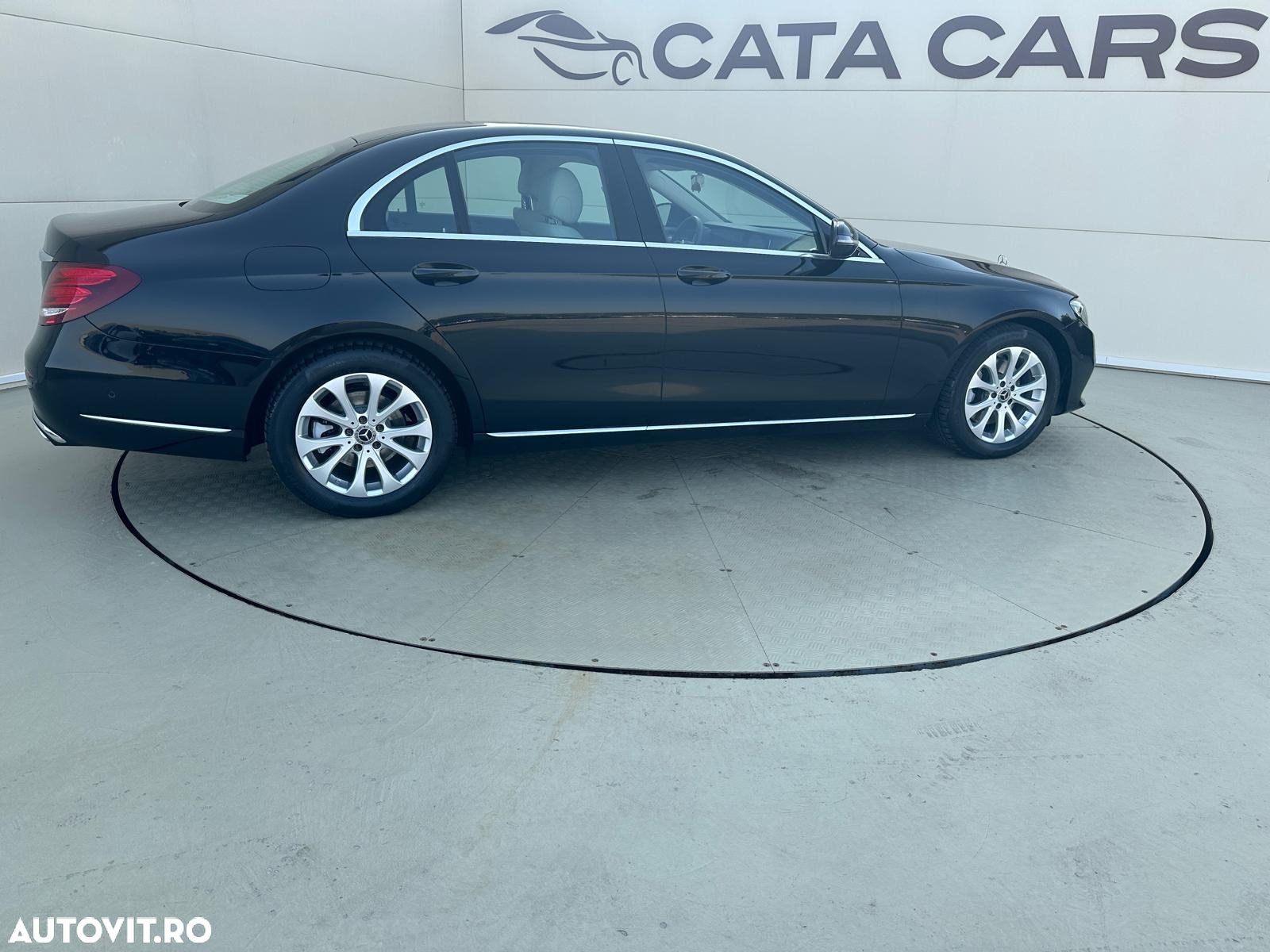Mercedes-Benz E 220 d 4Matic T 9G-TRONIC Exclusive - 16