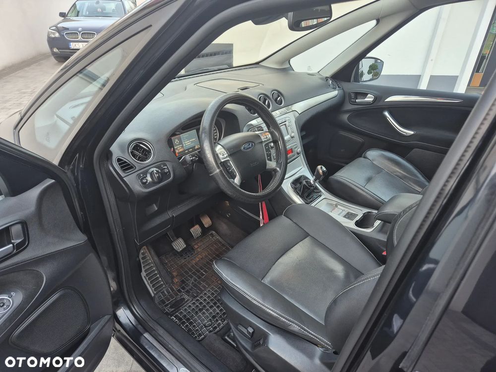 Ford S-Max - 11