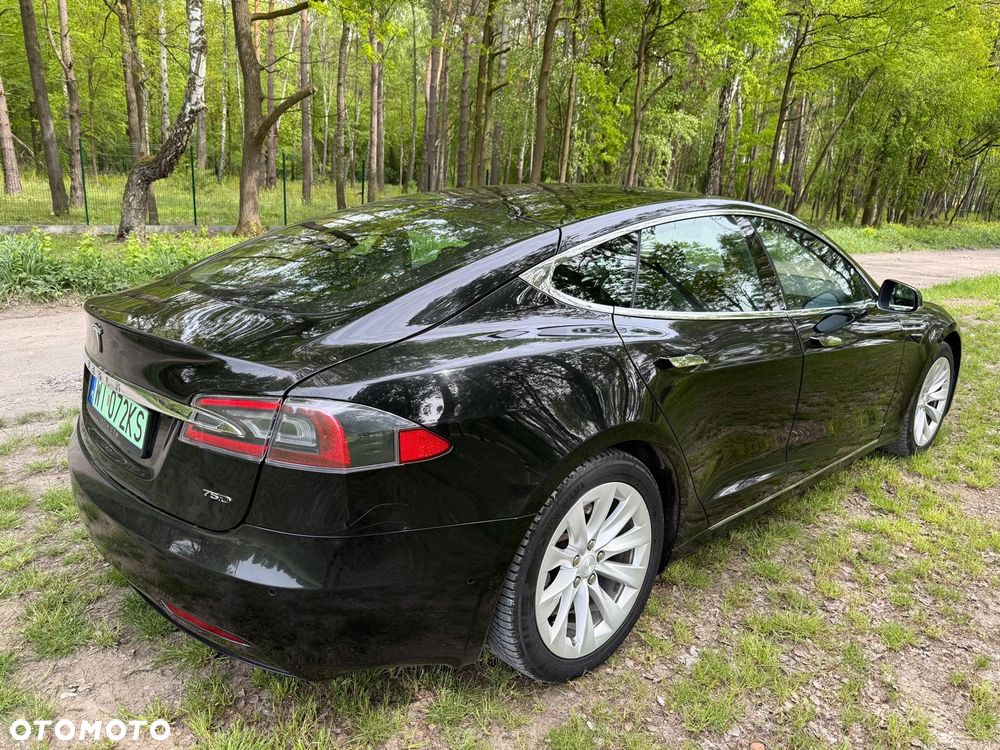 Tesla Model S - 3