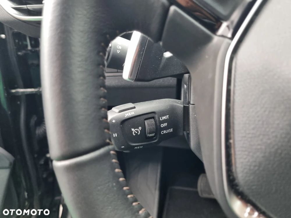 Peugeot 3008 1.2 PureTech Allure S&S EAT6 - 20