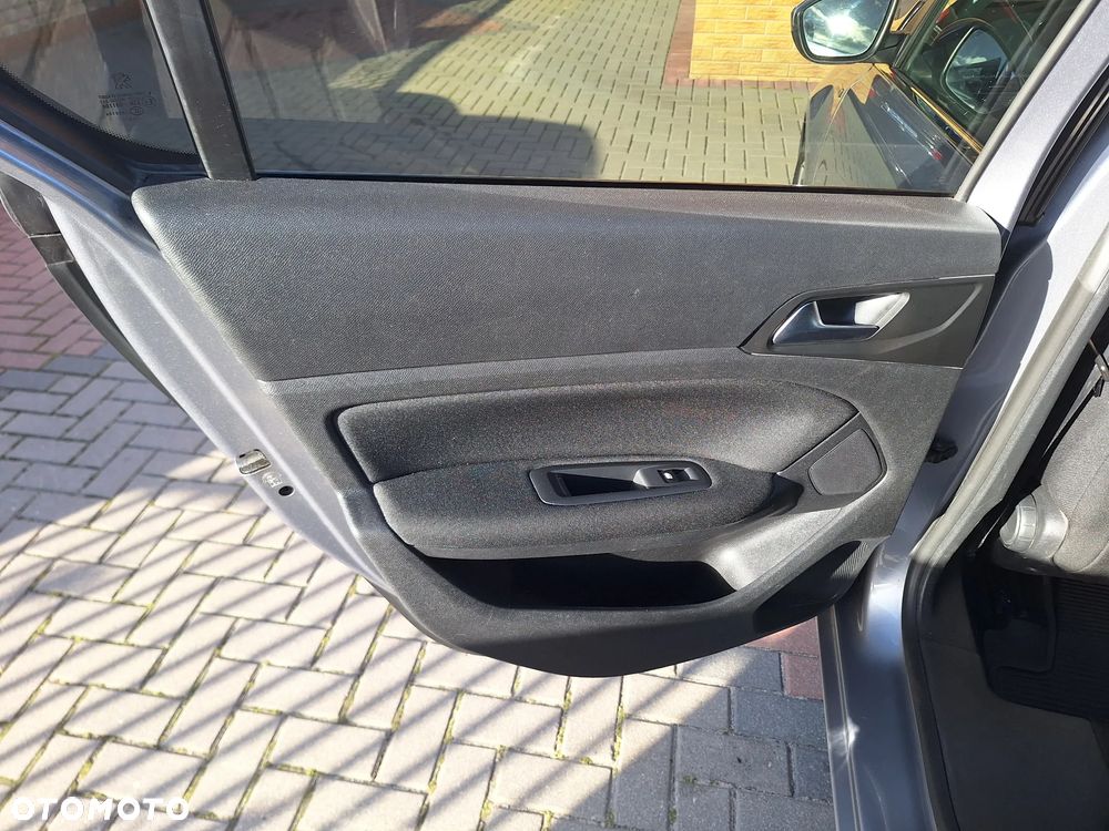 Peugeot 308 1.6 BlueHDi Allure S&S - 21