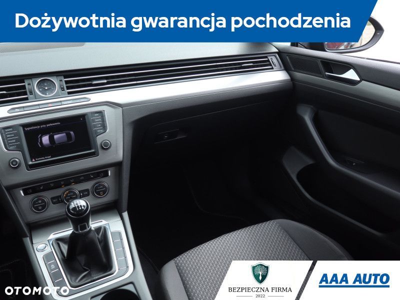 Volkswagen Passat - 10