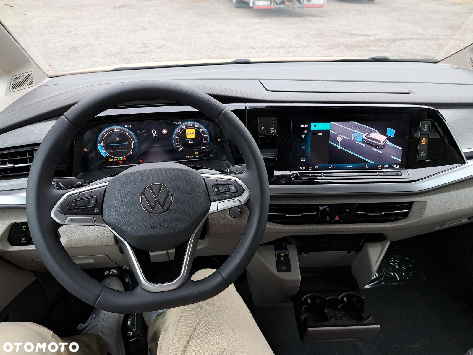 Volkswagen Multivan - 13