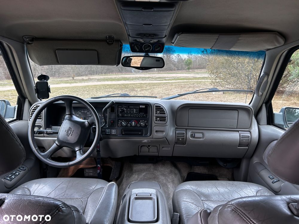 Chevrolet Suburban - 17