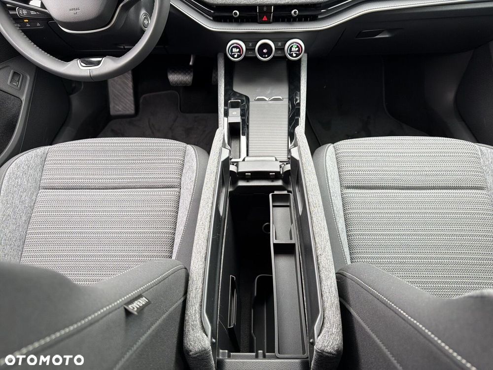 Skoda Superb 2.0 TSI Selection DSG - 19
