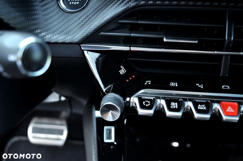 Peugeot 2008 PureTech 130 EAT8 GT - 29