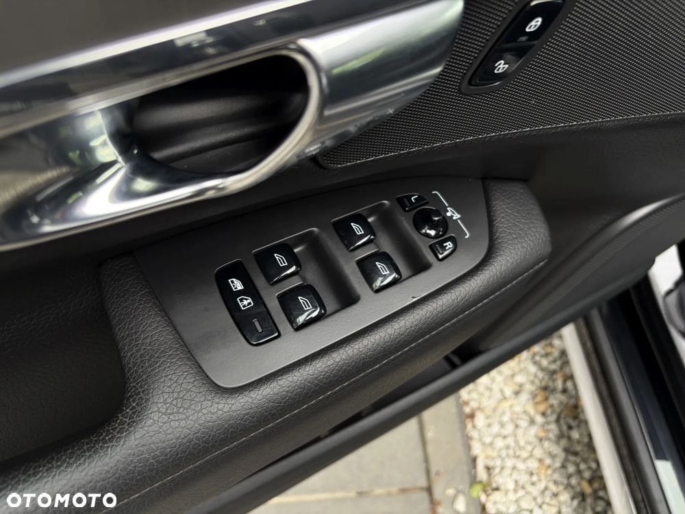 Volvo V90 D4 Geartronic Momentum Pro - 32