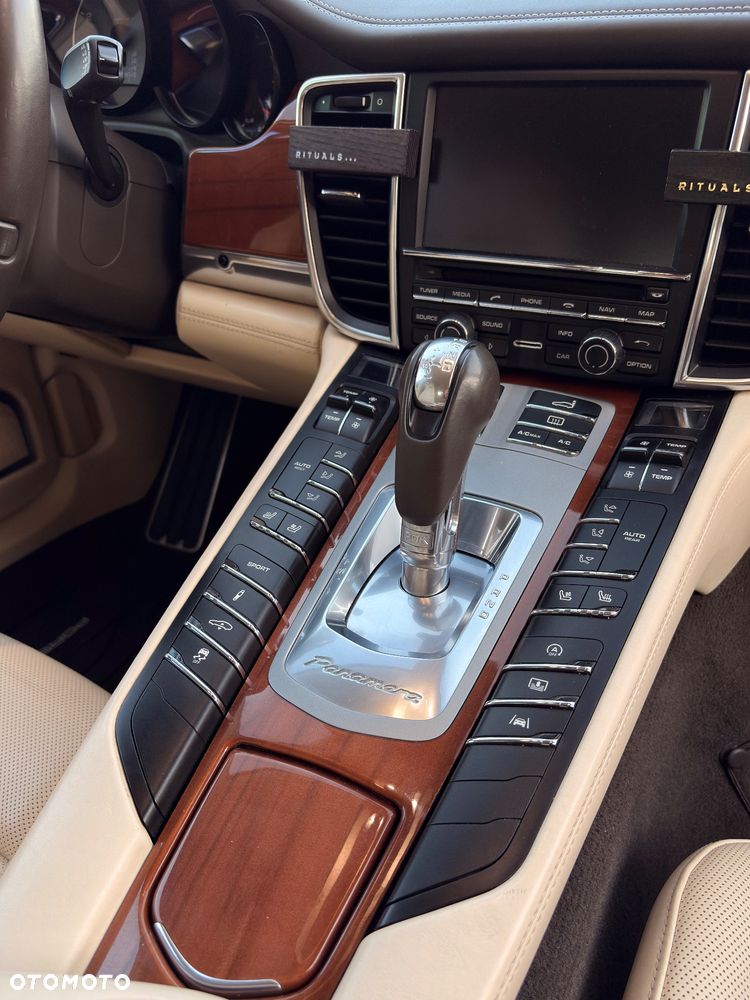 Porsche Panamera 4S Executive - 27