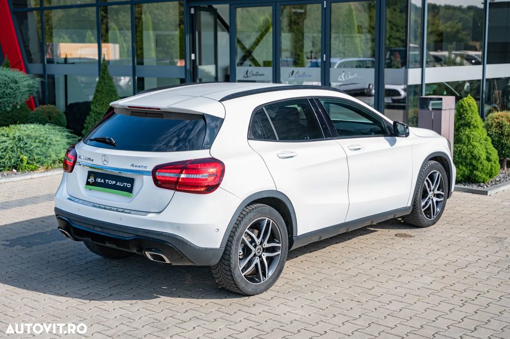 Mercedes-Benz GLA 220 d 4MATIC 7G-DCT - 13