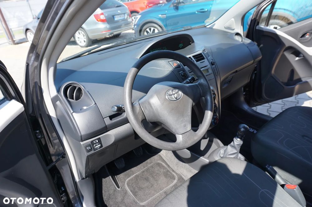 Toyota Yaris 1.33 VVT-i Cool - 21