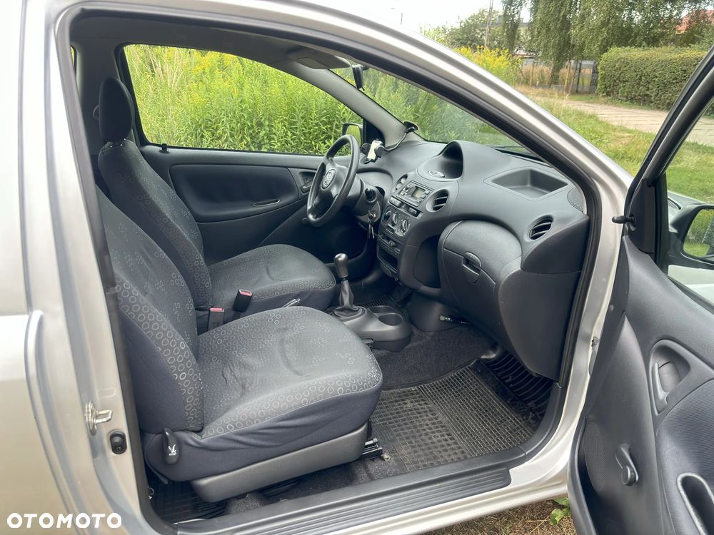 Toyota Yaris 1.0 Base - 11