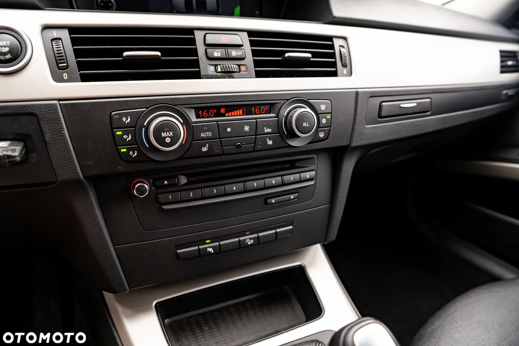 BMW Seria 3 325i xDrive Touring Edition Sport - 33