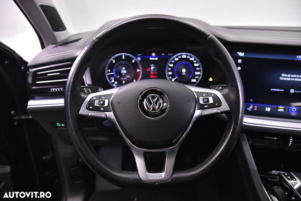 Volkswagen Touareg - 17