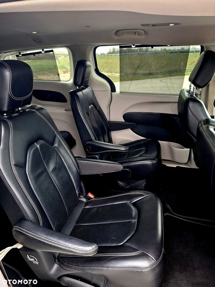 Chrysler Pacifica - 27