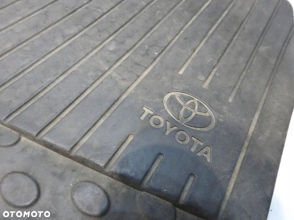 DYWANIKI CHODNICZKI GUMOWE TOYOTA COROLLA VERSO II - 5