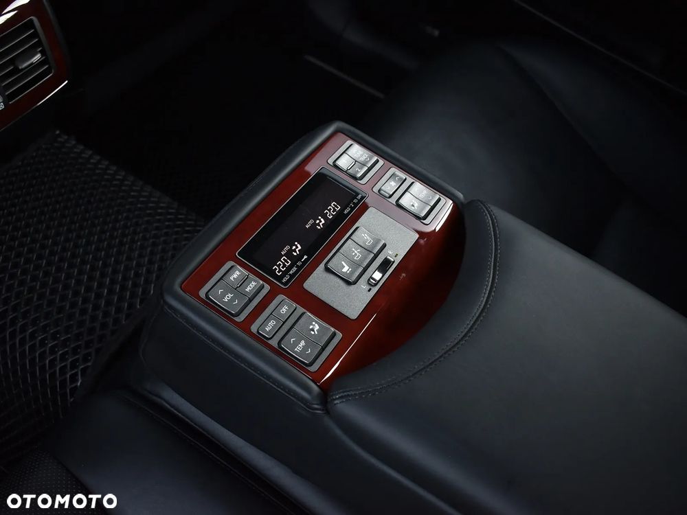 Lexus LS 600h Superior - 25
