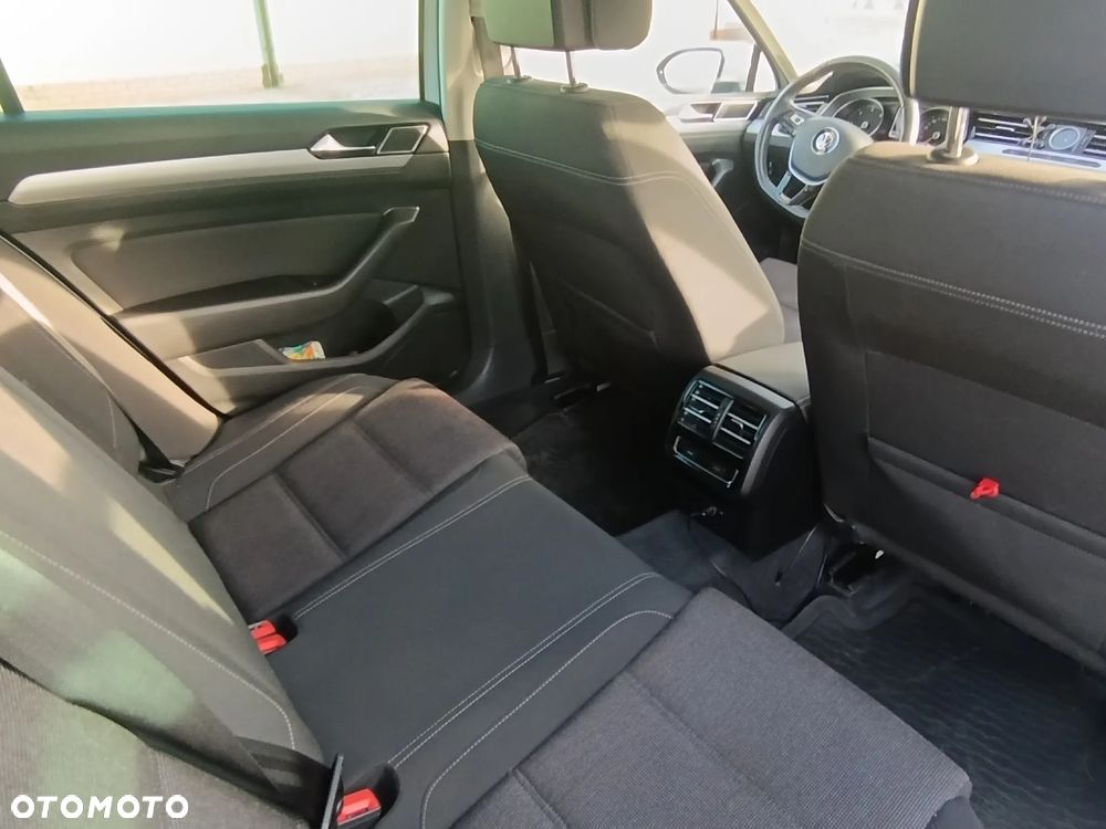 Volkswagen Passat - 5