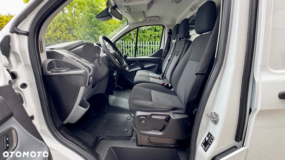 Ford Transit Custom L2H2 średni  xenon kamera idealny 2.0 TDCI blaszak krótki L1H2 VAT FV faktura 23% 3 miejsca / osobowy blaszak podwójne drzwi z obu stron - 24
