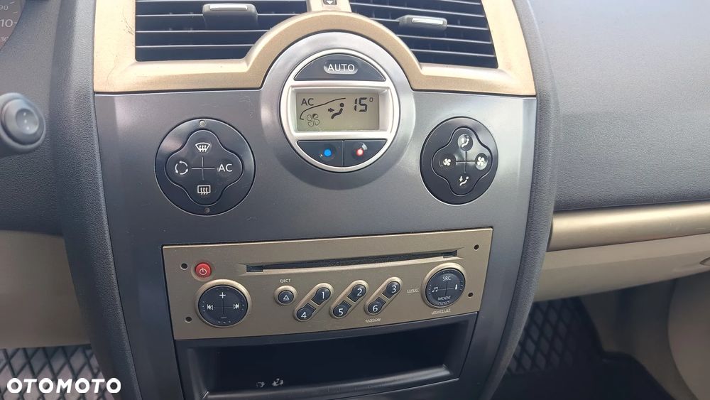Renault Megane 1.6 Privilege - 11