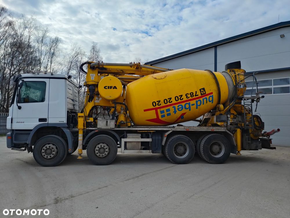 Mercedes-Benz 3244 - 4