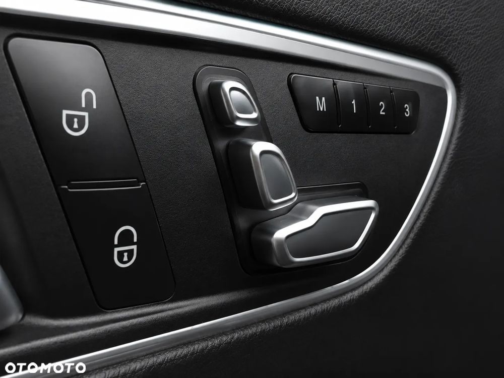 Mercedes-Benz CLA 220 4Matic 7G-DCT AMG Line - 22