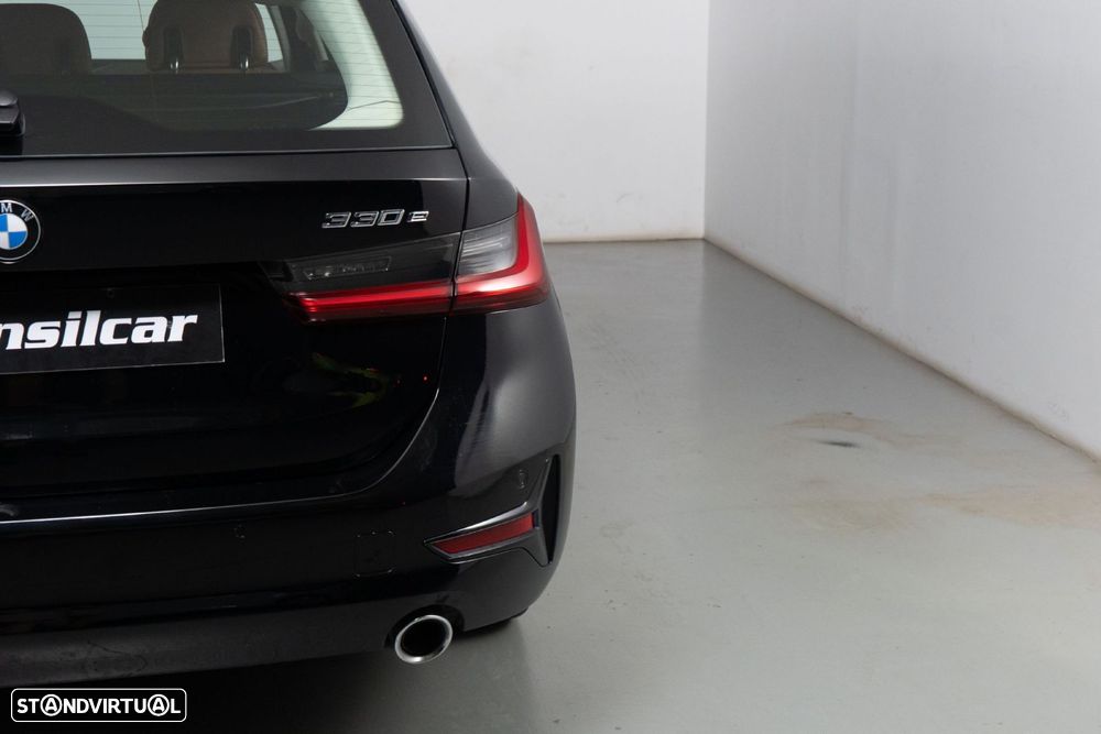 BMW 330 e Line Luxury Auto - 14