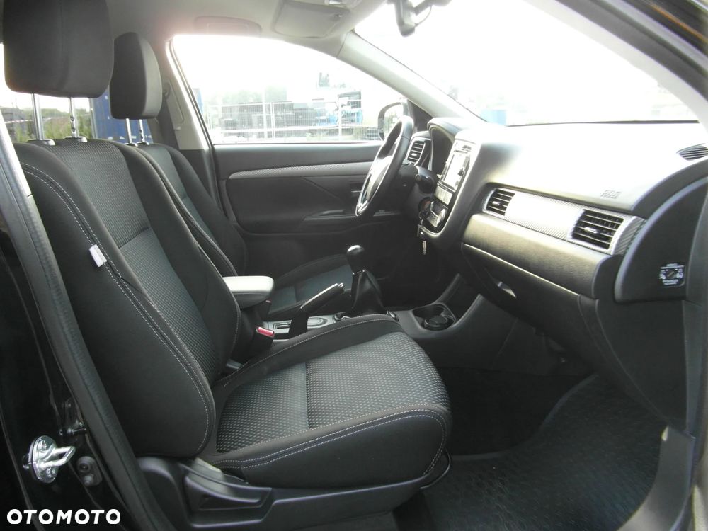 Mitsubishi Outlander 2.0 2WD Diamant Edition - 25