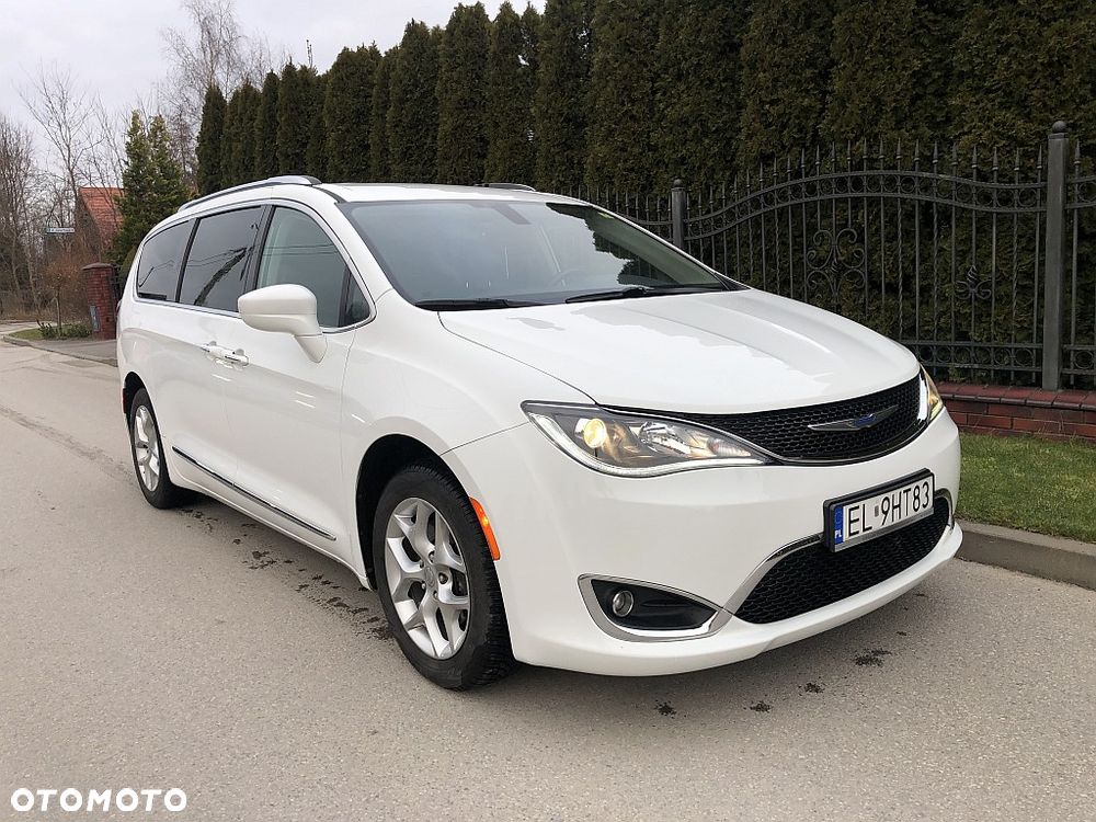 Chrysler Pacifica - 3