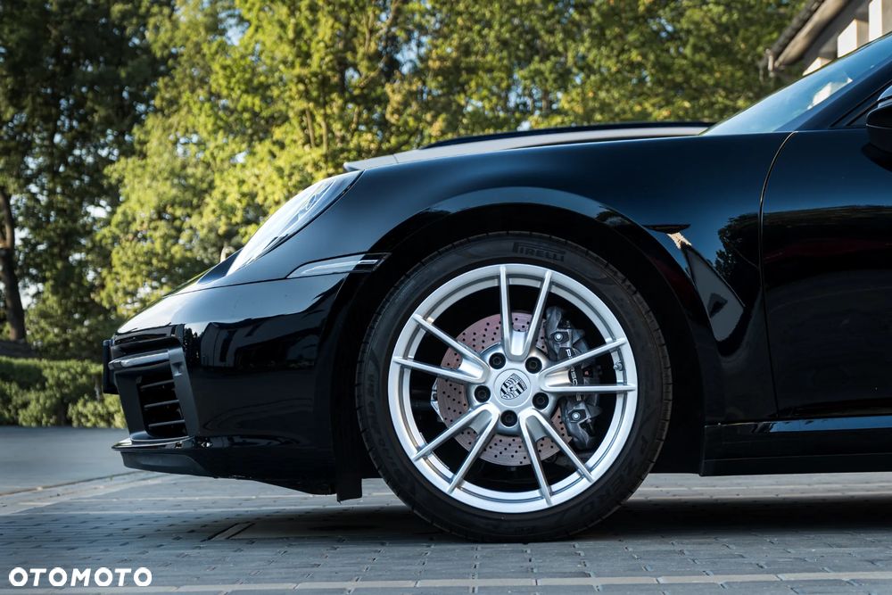 Porsche 911 Carrera 4 - 3