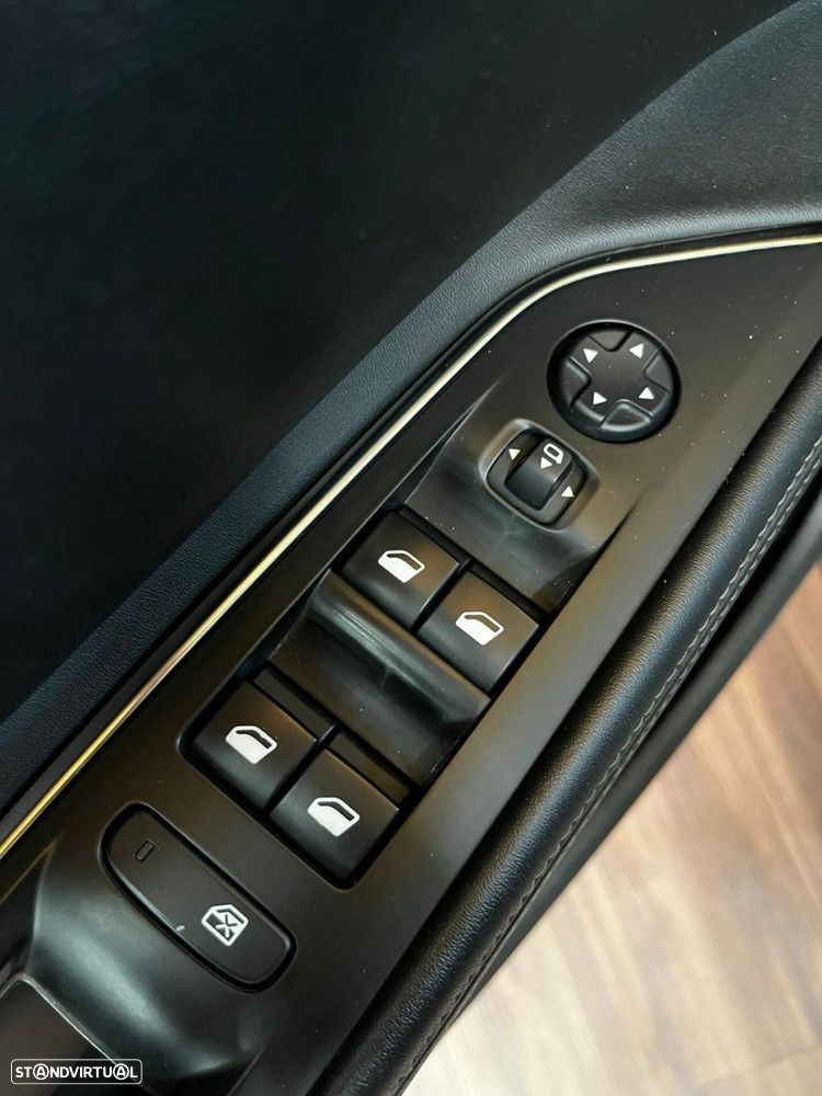 Peugeot 5008 1.2 PureTech Allure EAT8 - 22