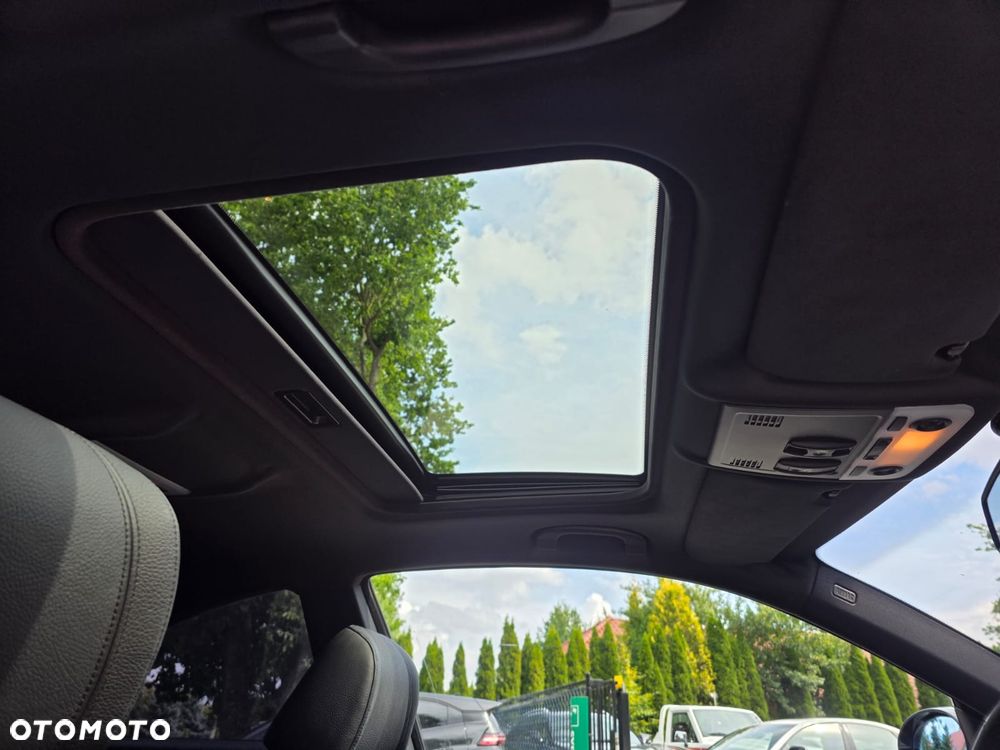 BMW Seria 3 325i - 25