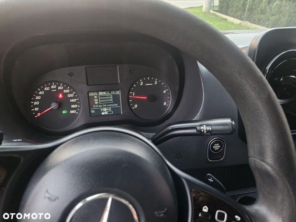 Mercedes-Benz Sprinter - 12
