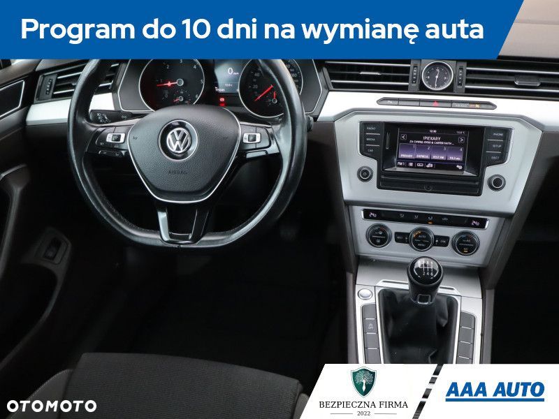 Volkswagen Passat - 9
