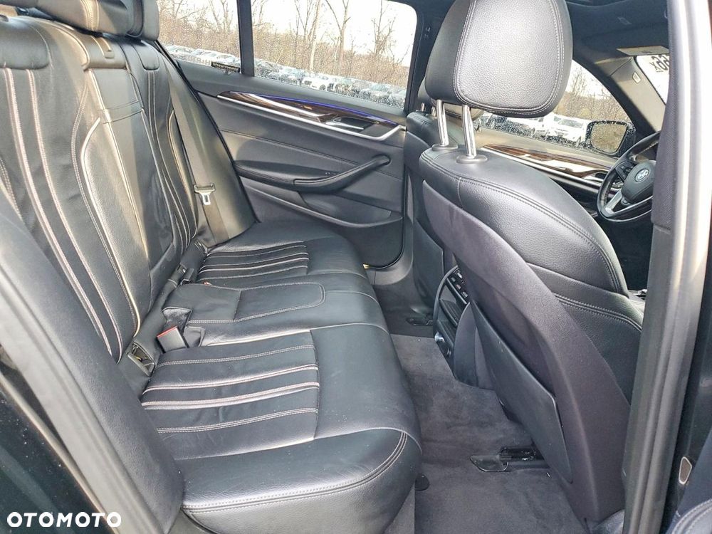 BMW Seria 5 540i xDrive Sport - 12