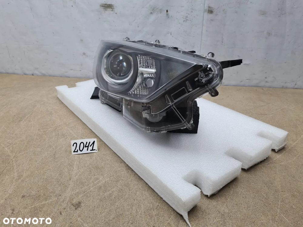 Toyota Yaris 4 IV od20r lampa prawy prawa przednia przód soczewka - 2