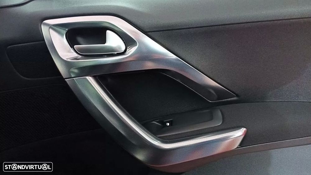 Peugeot 2008 1.2 PureTech Allure - 44