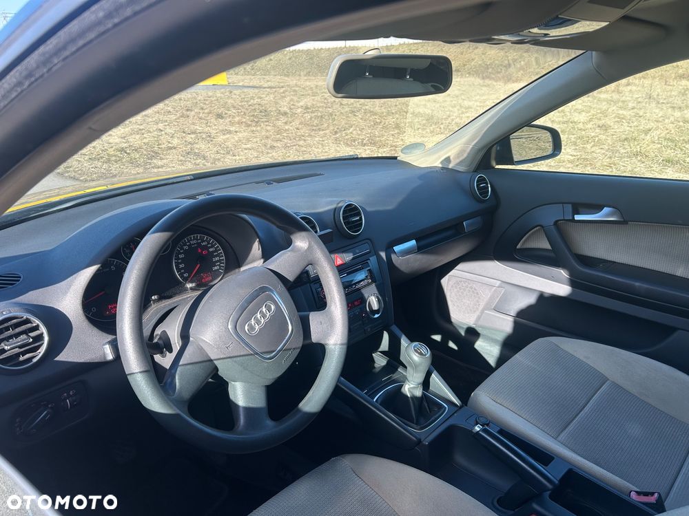 Audi A3 3-drzwiowe 1.6 Attraction - 11