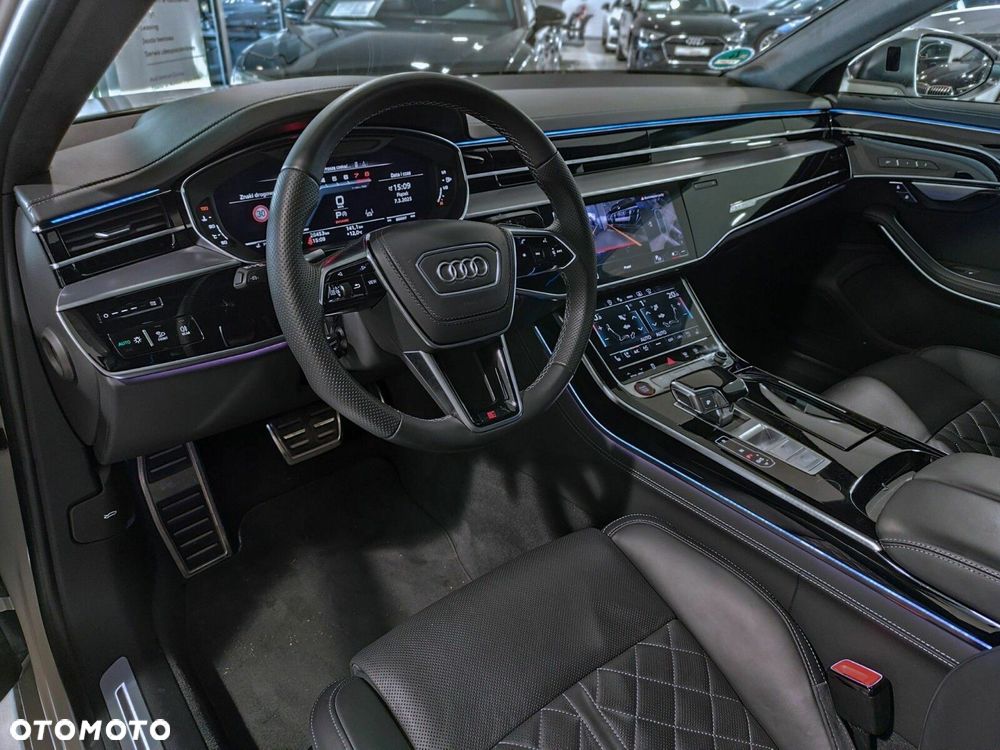 Audi S8 - 11
