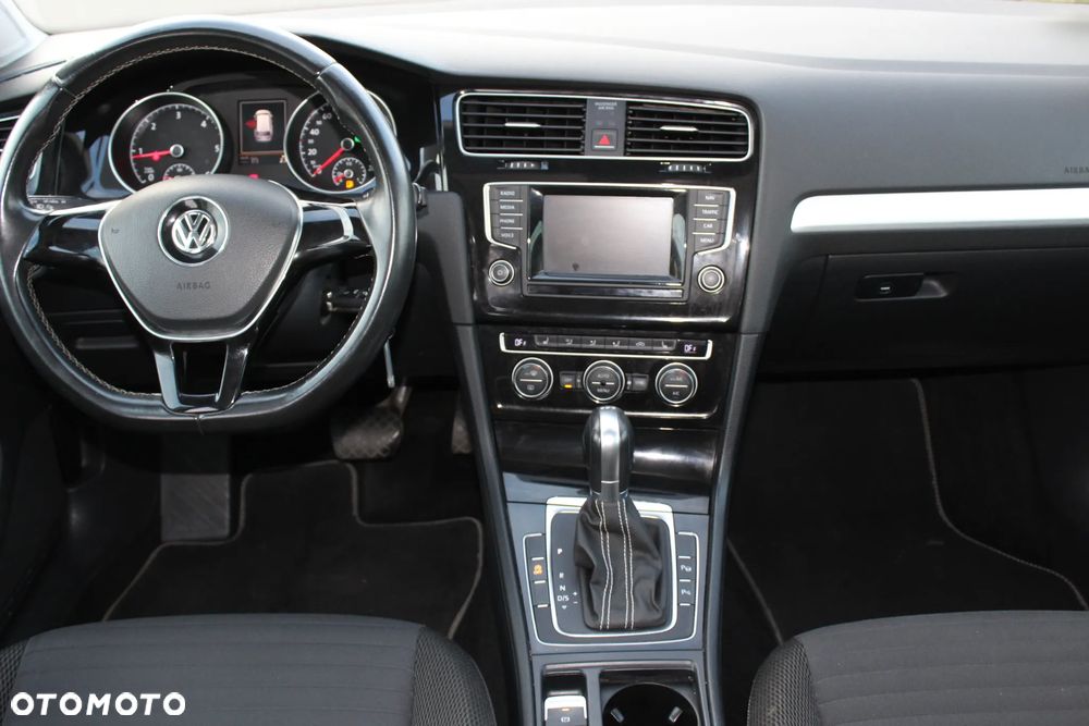 Volkswagen Golf - 10