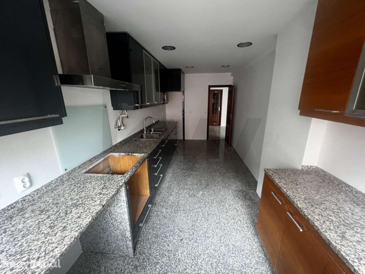 Apartamento t4 à venda , Av. Professor Dr. Egas Moniz I Dr.José Antóni - Grande imagem: 4/27