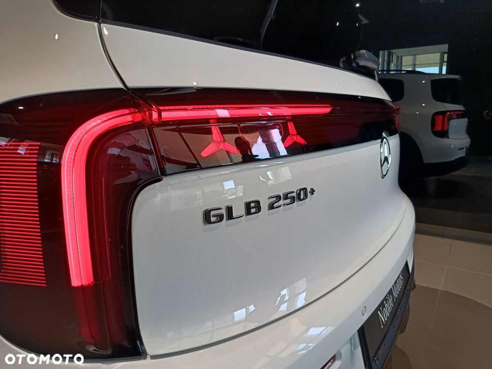 Mercedes-Benz GLB - 21