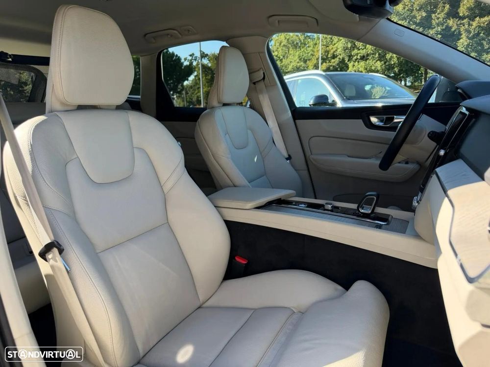 Volvo XC 60 2.0 B4 Plus Bright - 20