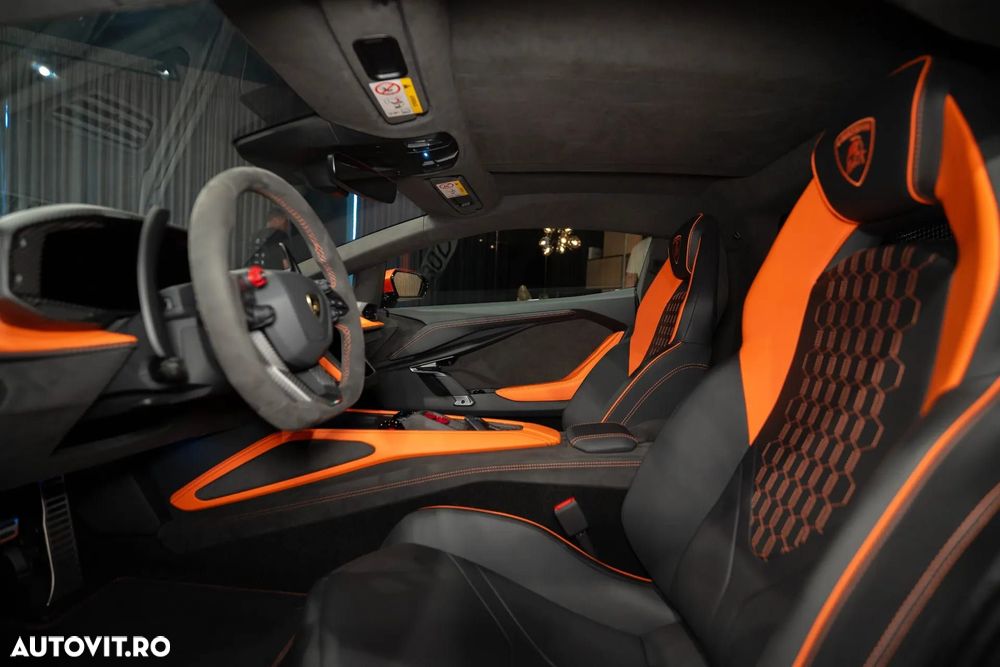 Lamborghini Revuelto - 30