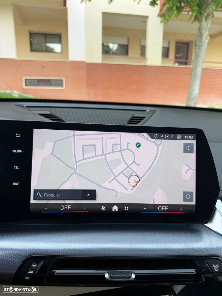 BMW iX1 eDrive20 Pack Desportivo M - 11