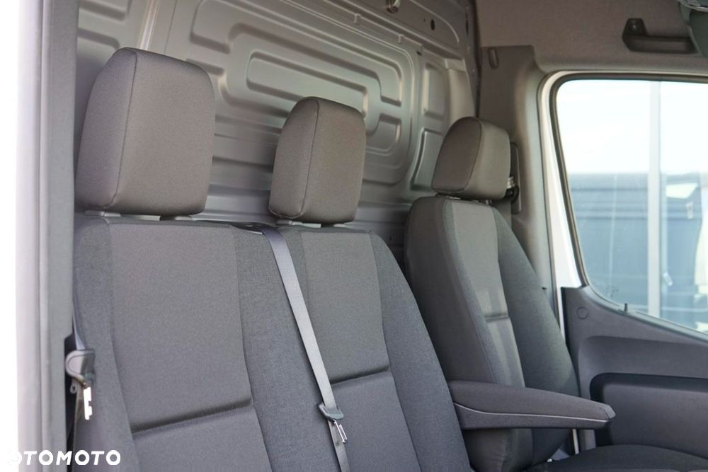 Mercedes-Benz Sprinter - 16