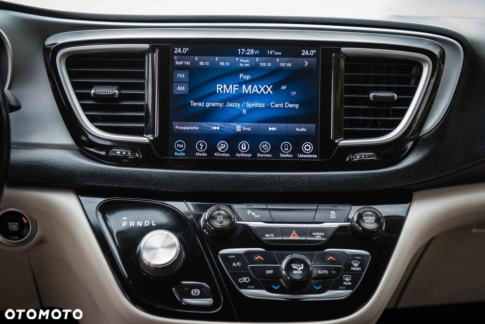 Chrysler Pacifica - 15