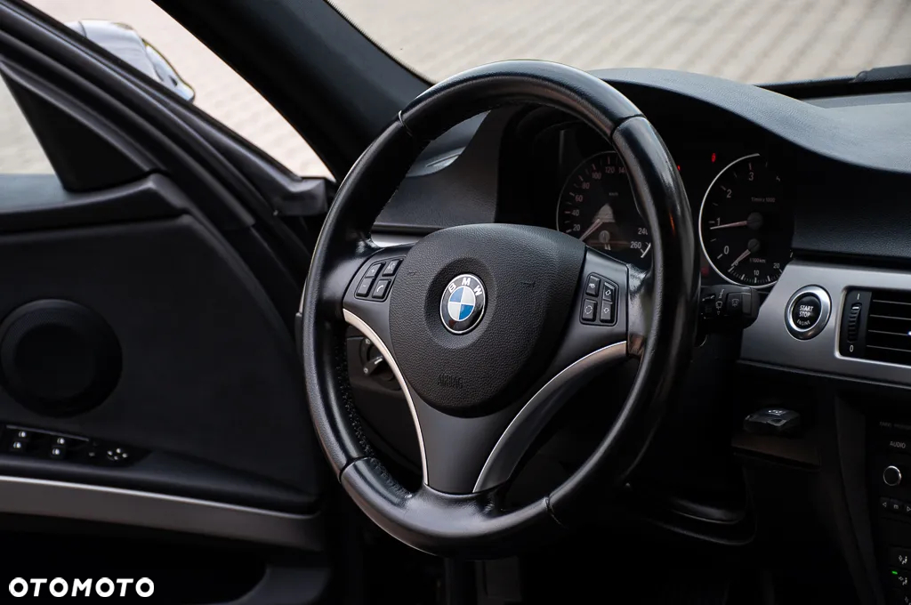 BMW Seria 3 320i - 28