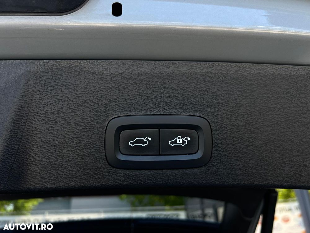 Volvo XC 40 B3 AT FWD MHEV Core - 33
